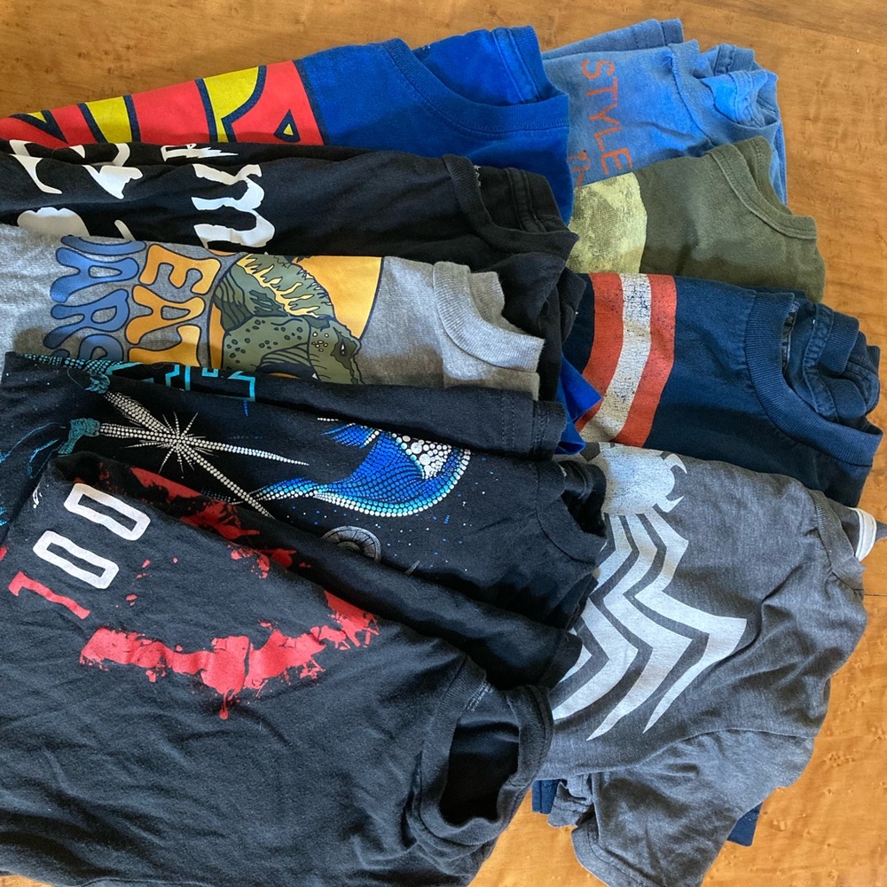 Boys Assorted Graphic T-Shirts Bundle, medium/ large